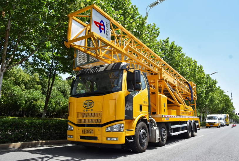 建工檢測(cè)橋檢車。